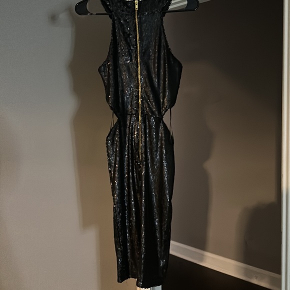 Miss Guided, sequence, mock neck, zipper back, midi dress. Size 6 - Picture 5 of 7